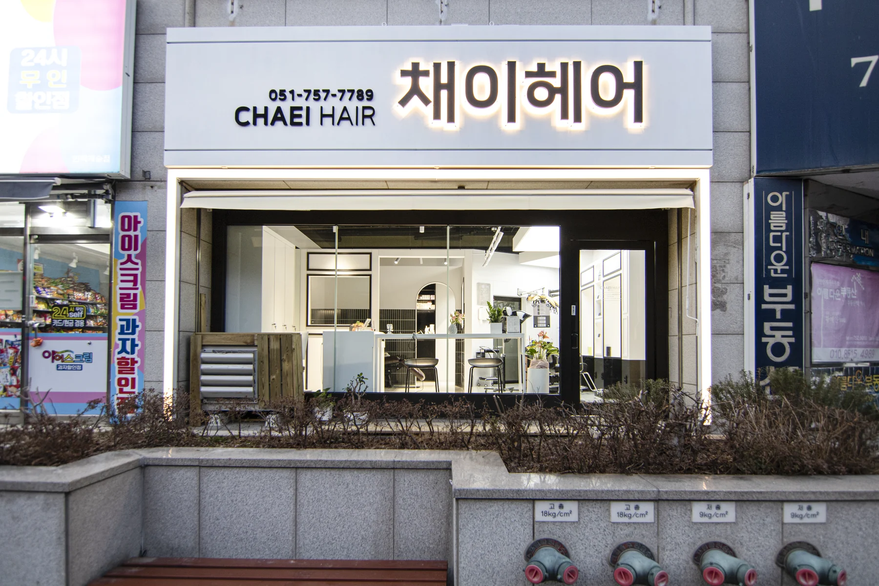 채이헤어 빛과 선으로 완성한 작은 디테일 공간 24