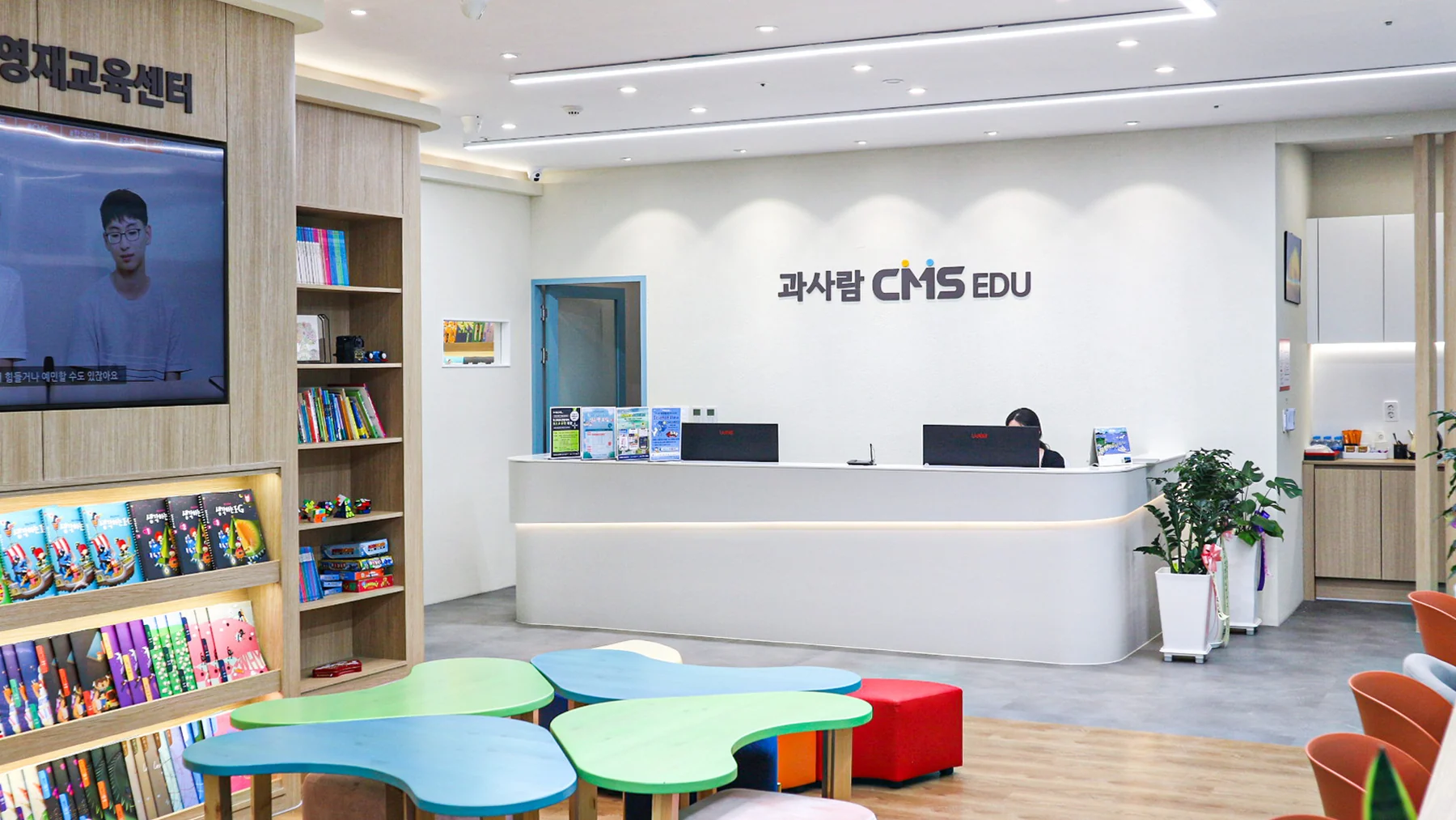 CMS 영재교육센터 창의적인 활동을 여는 우드톤 북카페 공간 5