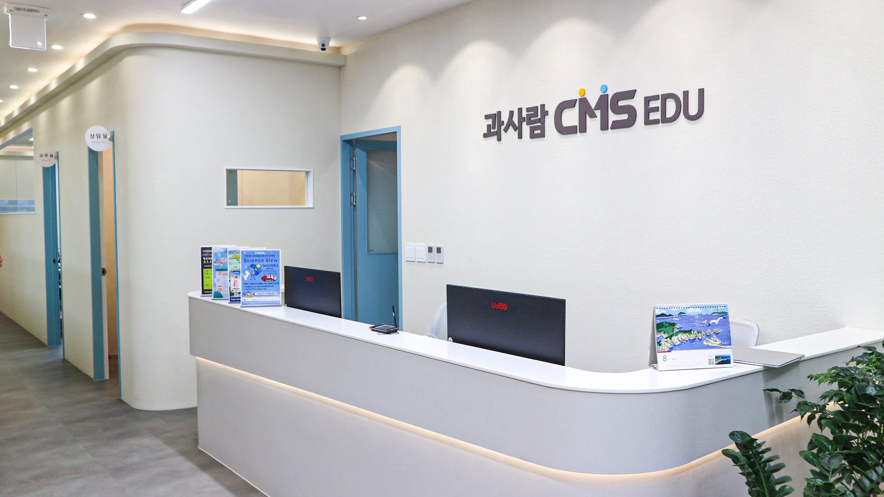 CMS 영재교육센터 창의적인 활동을 여는 우드톤 북카페 공간 7