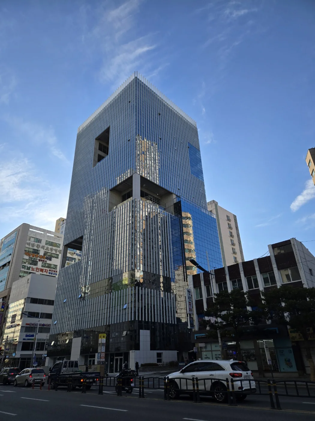 부산 동래구 과사람학원 사직 건물 외관